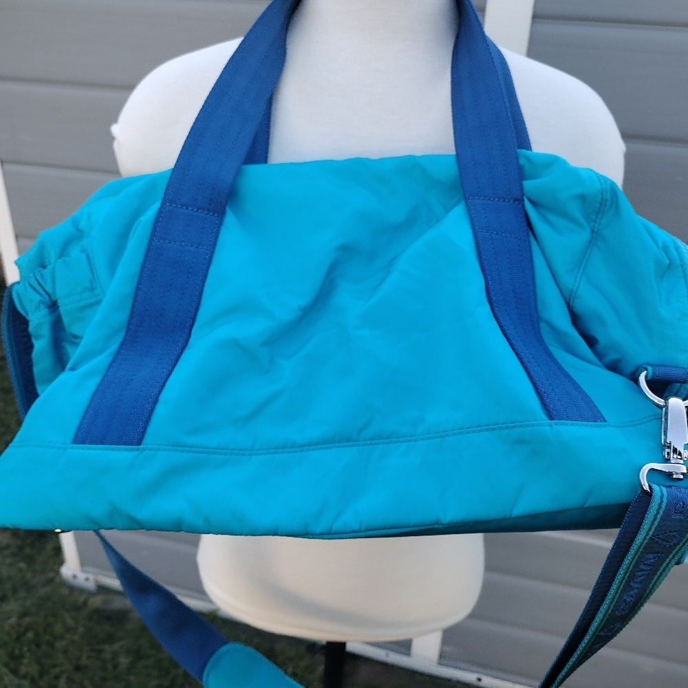 Discontinued Ivivva Lululemon Duffel/ Gym Bag Blue - Picture 3 of 11